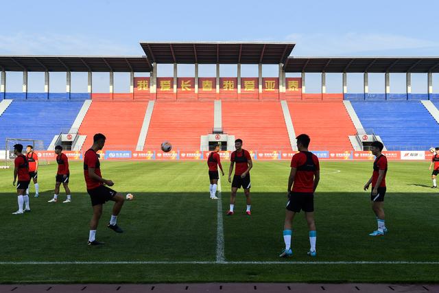 广西梧州半程马拉松火热开赛 万名跑者竞速“岭南古郡”