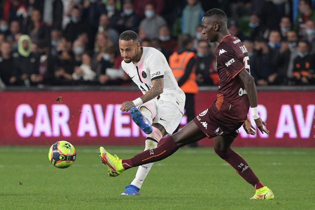 约基奇32+12+11掘金力克绿军 马刺无缘季后赛